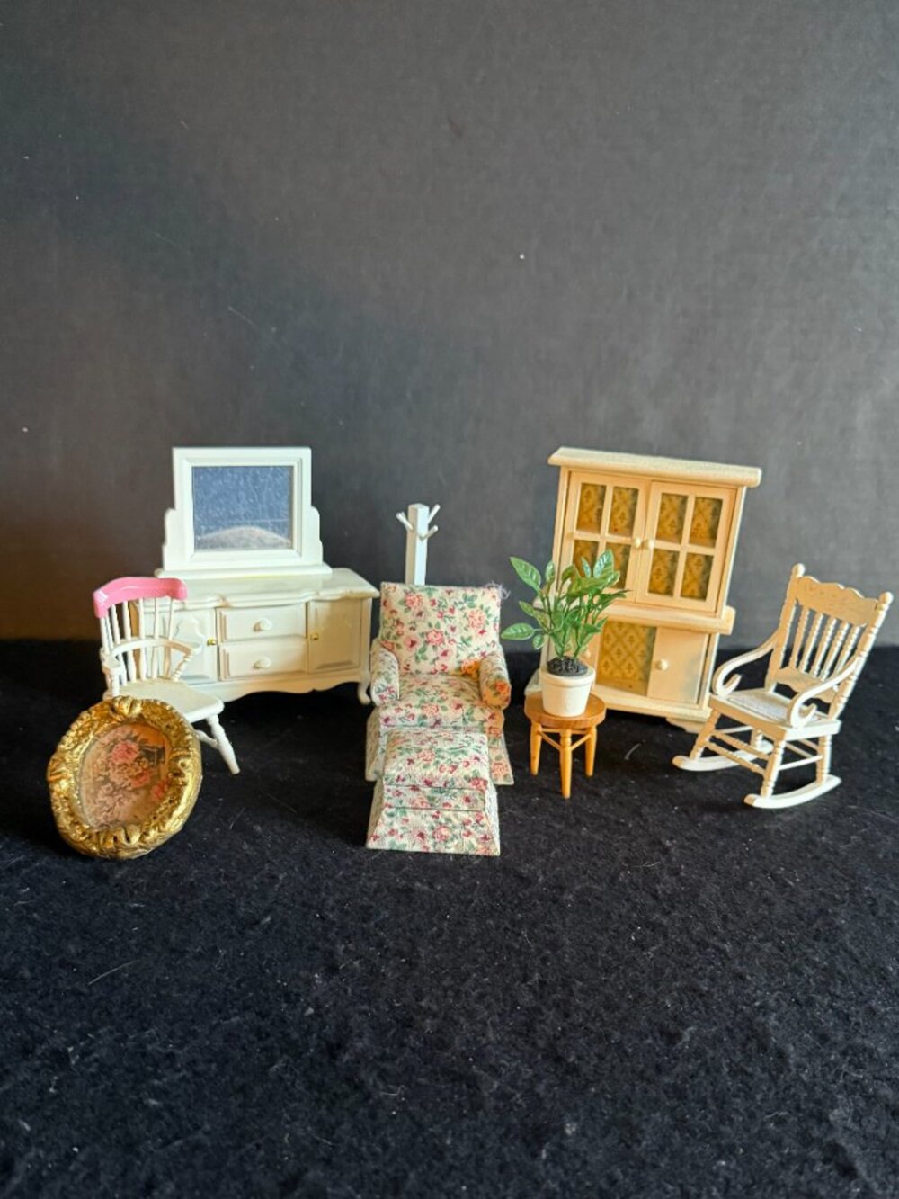 Dollhouse “Misc Living Room” Furniture - Picture 4 of 11